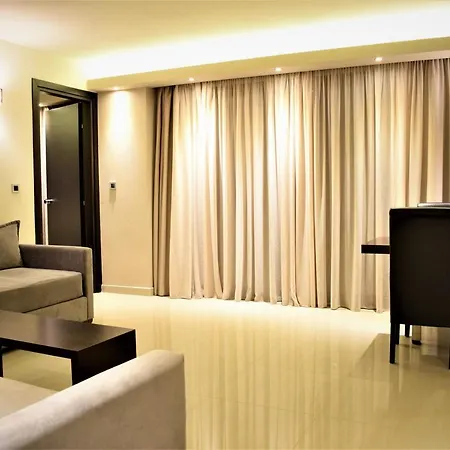 Mike Hotel & Apartments 호텔