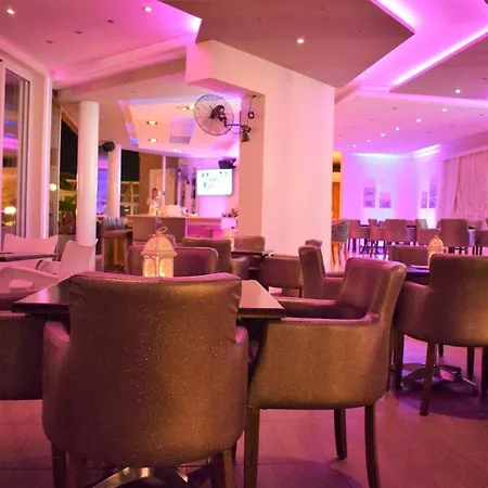 Mike Hotel & Apartments 호텔